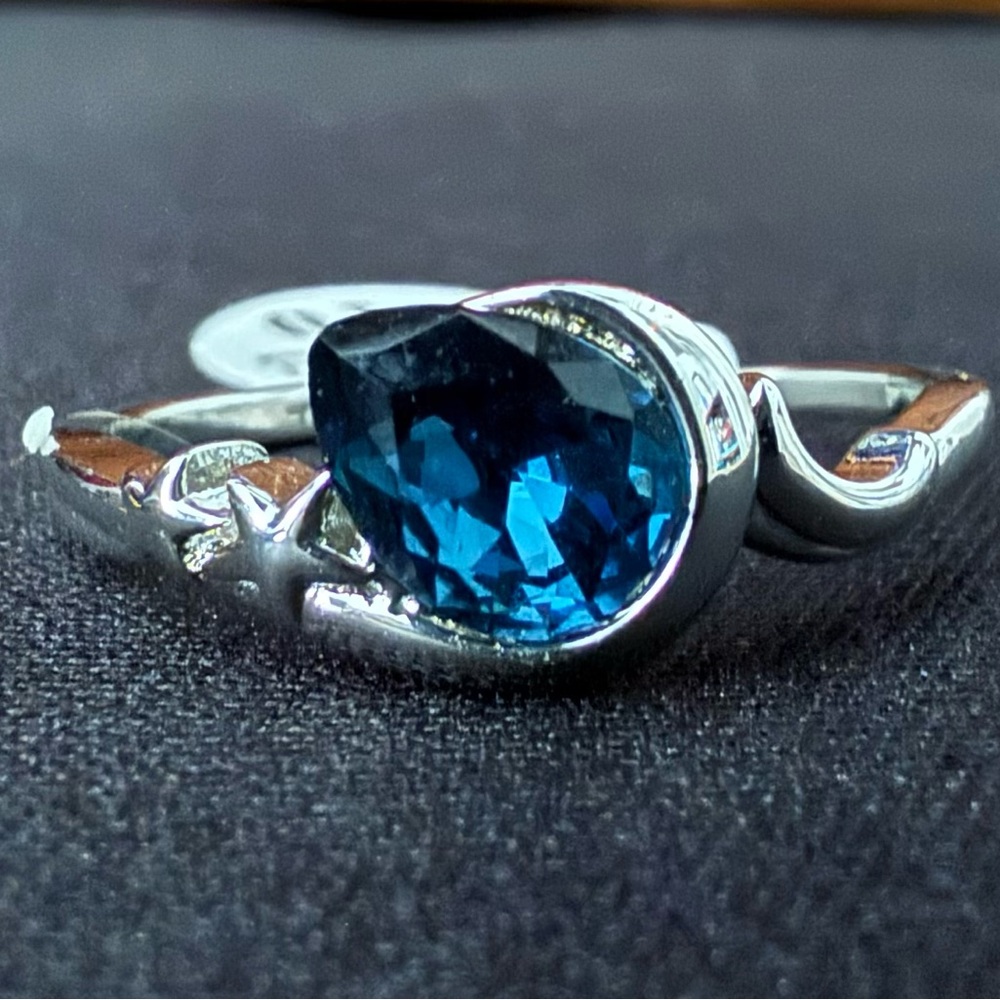 Elegant Blue Gemstone Silver Ring